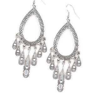 NWT Tear drop wind chime White Silver fish hooks